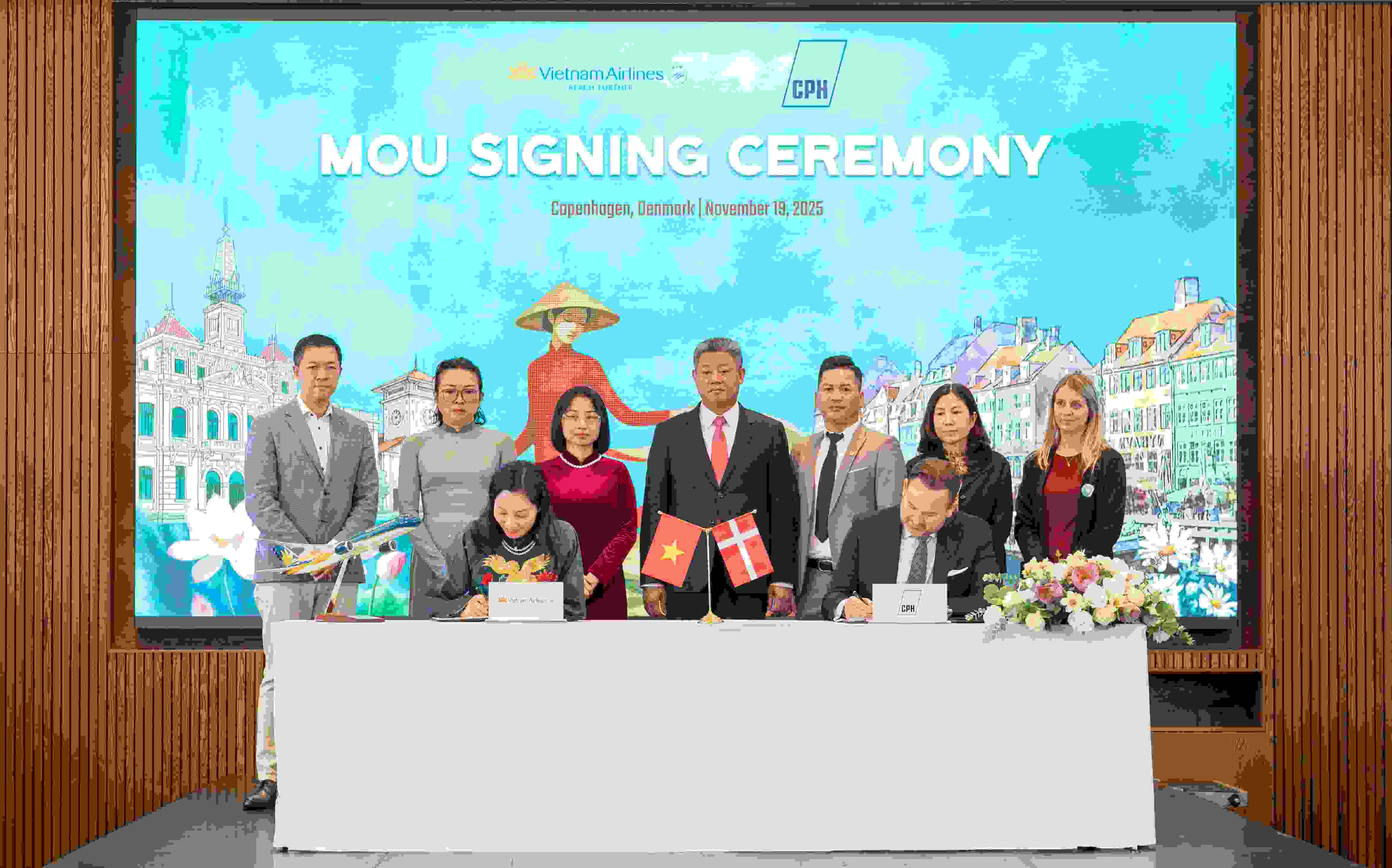 Vietnam Airlines và sân bay Copenhagen ký biên bản ghi nhớ về khai thác hạ tầng, nâng cao chất lượng dịch vụ và phối hợp triển khai các chương trình quảng bá chung. Ảnh: Vietnam Airlines