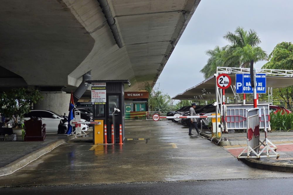 Da Nang ends the operation of a temporary parking lot under Tran Thi Ly Bridge. Photo: Tran Thi