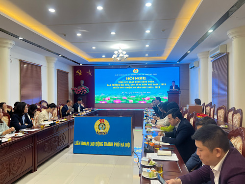 하노이시 노동총연맹은 대학 및 전문대학 노동조합 대회 조직 임무 및 조직 업무를 조직하고 시행합니다. 사진: Kieu Vu