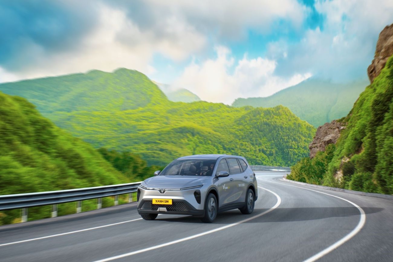 Dong xe dien 7 cho Limo Green vao van hanh dich vu Xanh SM Lien tinh