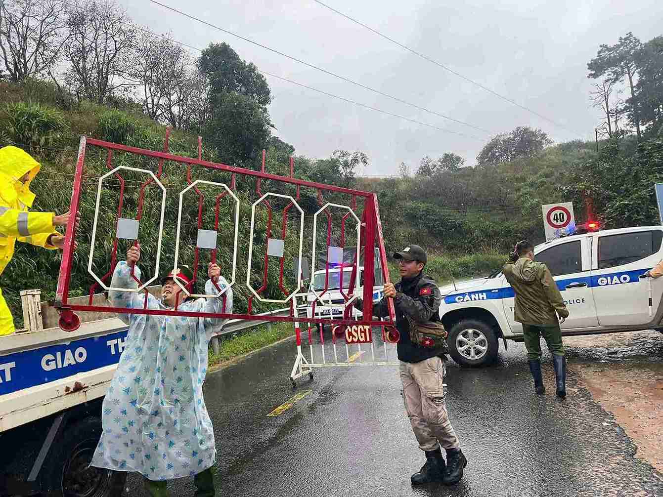 Lam Dong and Khanh Hoa provinces will coordinate to open Song Pha Pass, traffic will start from 10:00 on November 21. Photo: Phuc Khanh