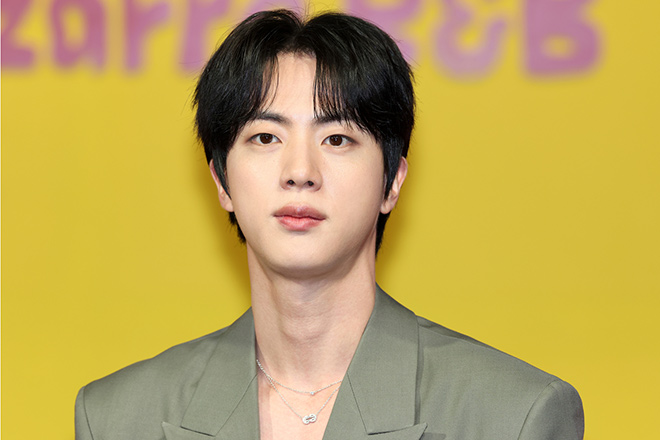 Jin nhom BTS. Anh cat tu video