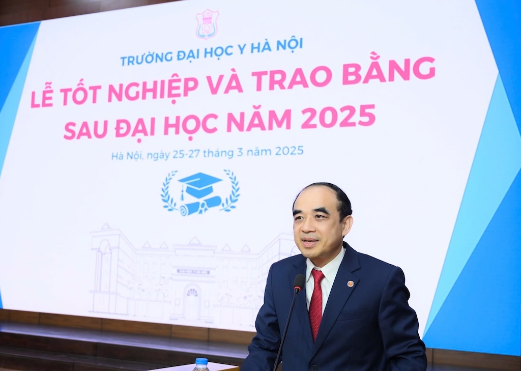 GS.TS Nguyen Huu Tu - Hieu truong Truong Dai hoc Y Ha Noi trong le tot nghiep va trao bang sau dai hoc nam 2025. Anh: VNU
