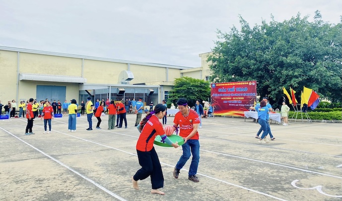 Nguoi lao dong hang hai thi dau. Anh: CDTCT