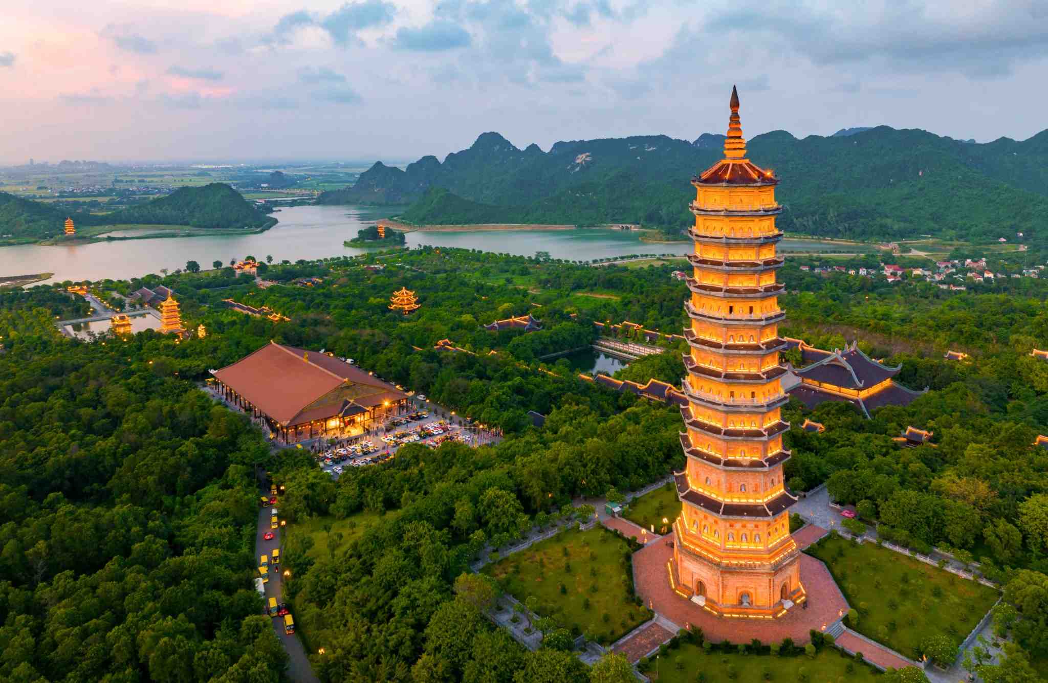 Bai Dinh Pagoda is a famous spiritual tourist destination in Ninh Binh. Photo: Ha Phuong