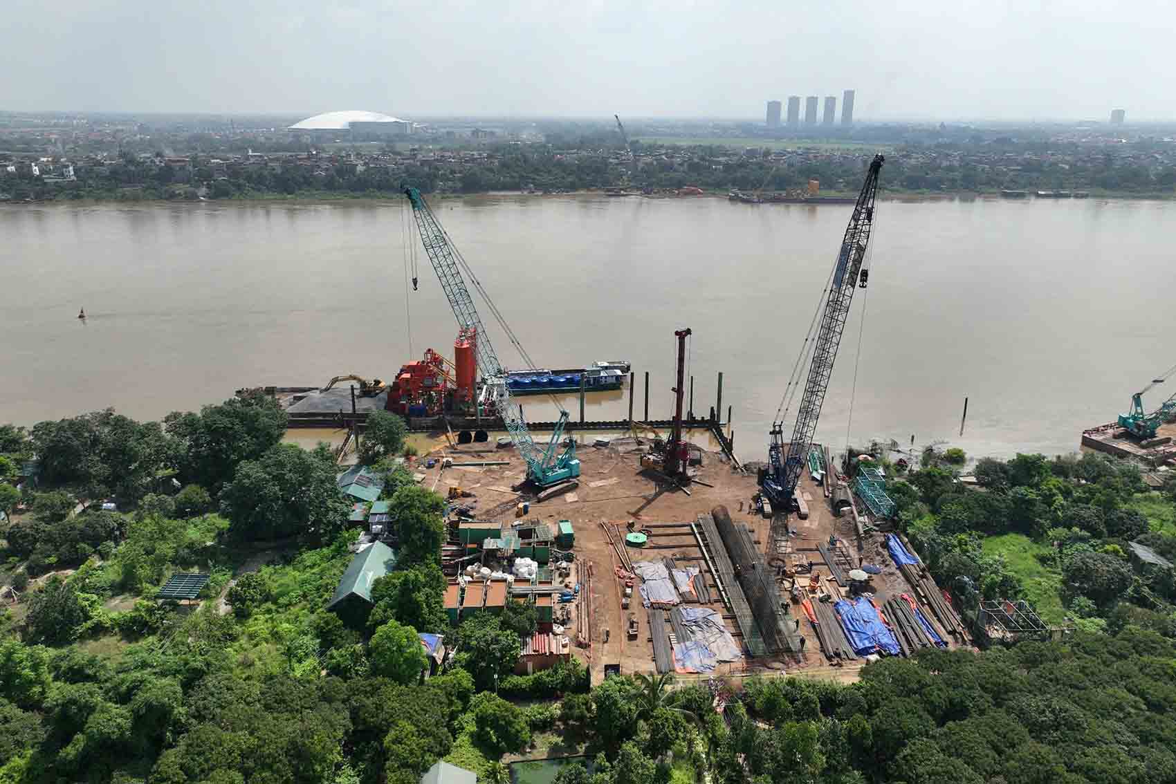 뚜리엔 다리 건설 현장 (하노이시 홍하동). 사진: 송흐우