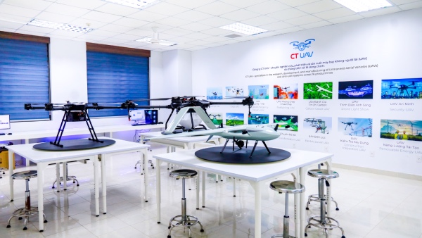 UAV & Robot Agritech Innovation Lab dat tai Khu phuc hop phong thi nghiem (RLC) Dai hoc Can Tho