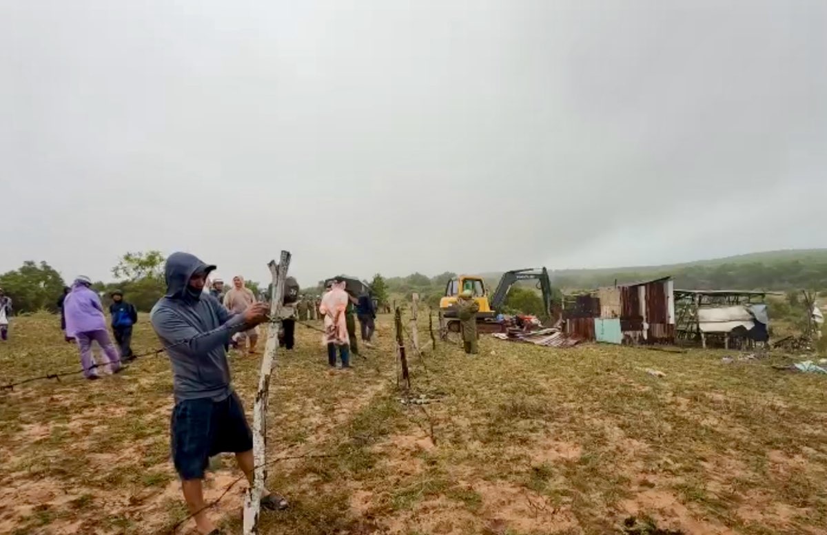 Cac nhan cong lam viec tai hien truong cuong che. Anh: Pham Duy 