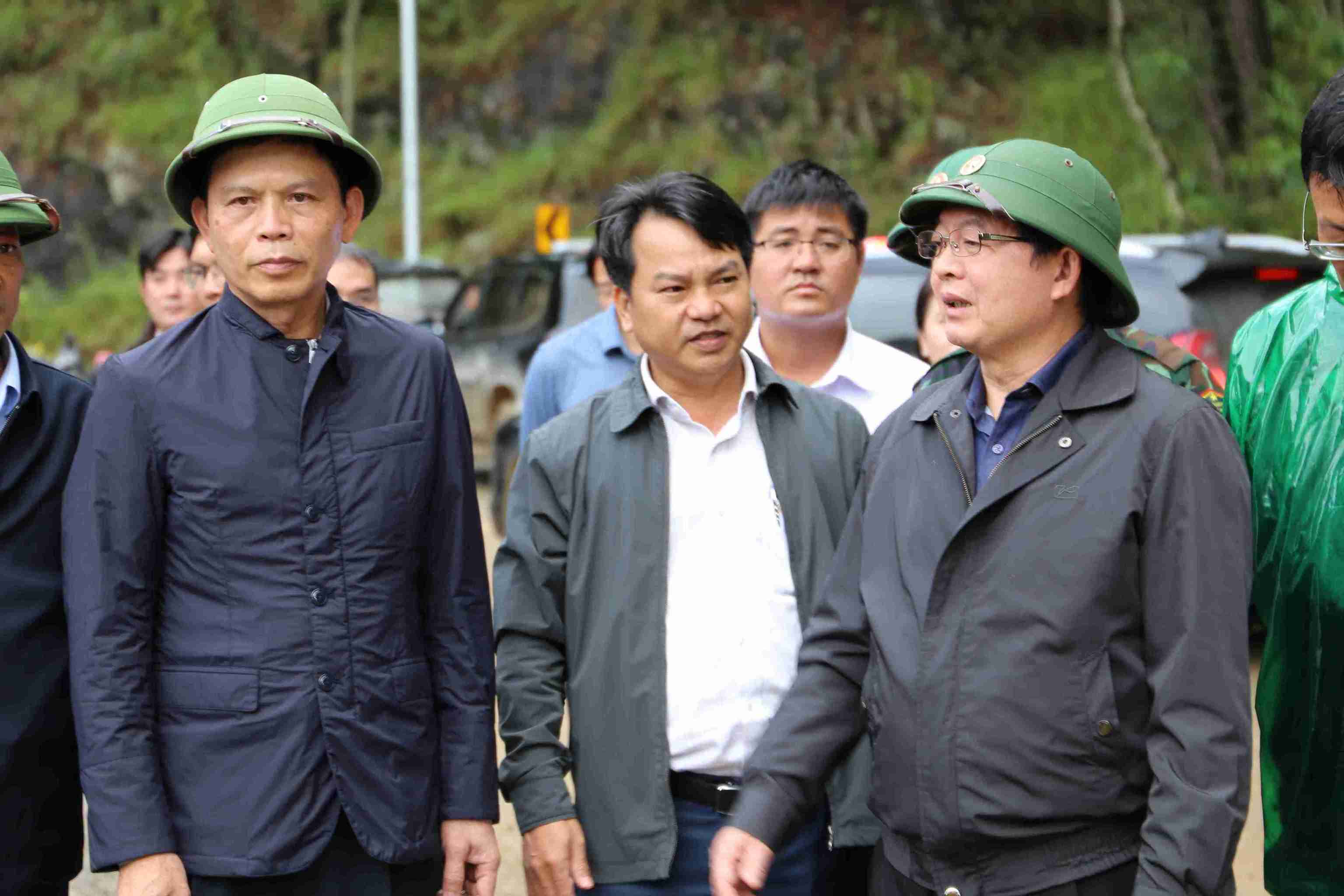 Pho Thu tuong Ho Quoc Dung kiem sat lo tren deo Prenn. Anh: Phuc Khanh