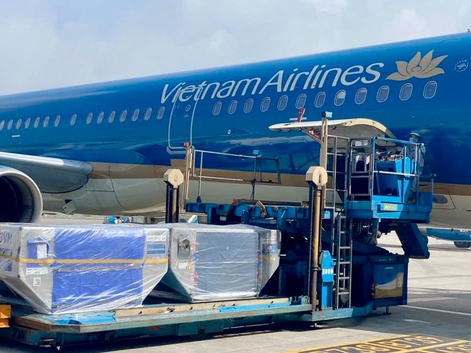 Vietnam Airlines Group (gồm Vietnam Airlines, Pacific Airlines và VASCO) tiếp tục triển khai chương trình vận chuyển miễn phí hàng cứu trợ đến các khu vực chịu thiệt hại nặng nề của mưa lũ miền.Ảnh: Vietnam Airlines