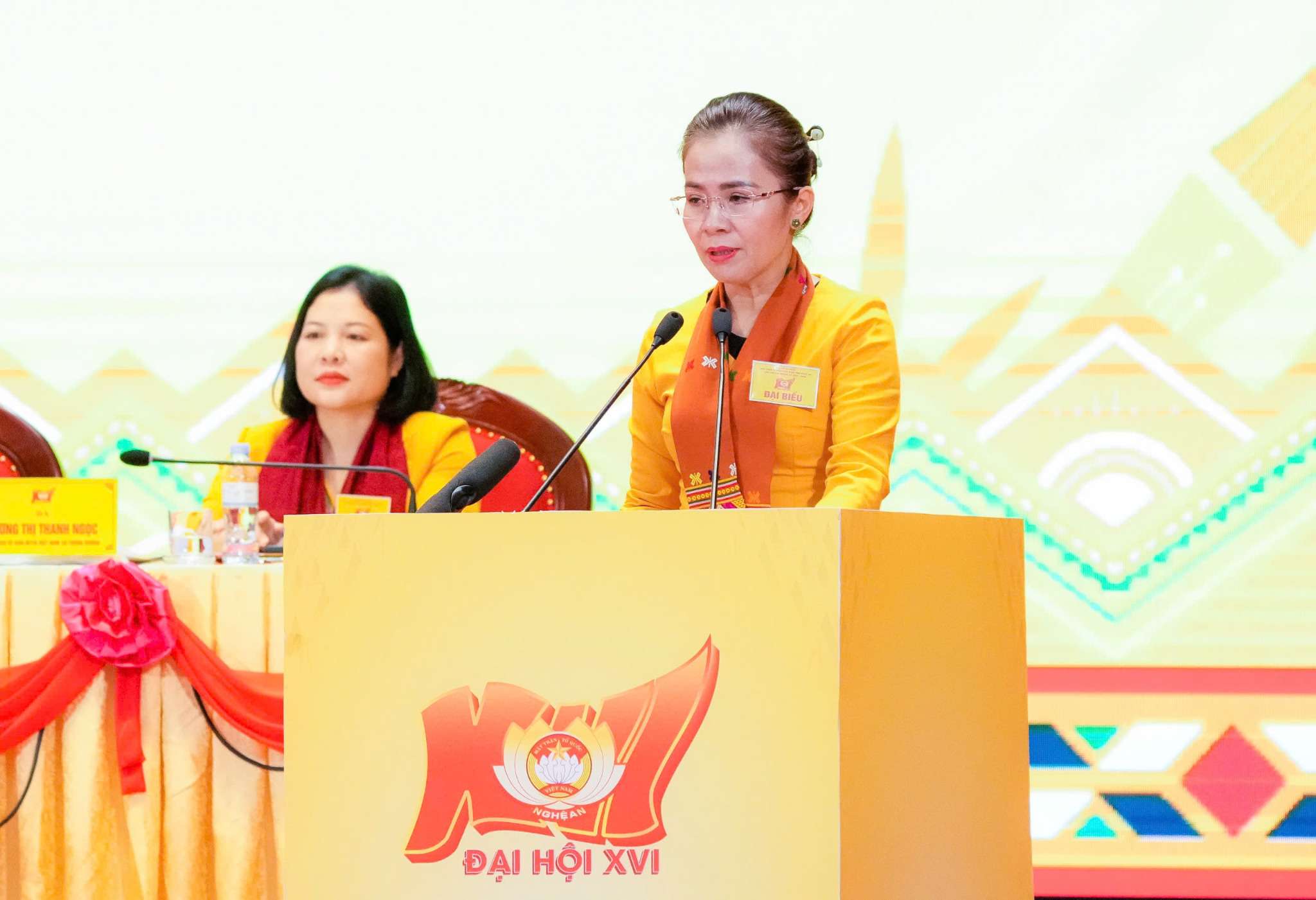 Chu tich Uy ban MTTQ tinh Nghe An Vo Thi Minh Sinh phat bieu be mac dai hoi. Anh: Pham Bang