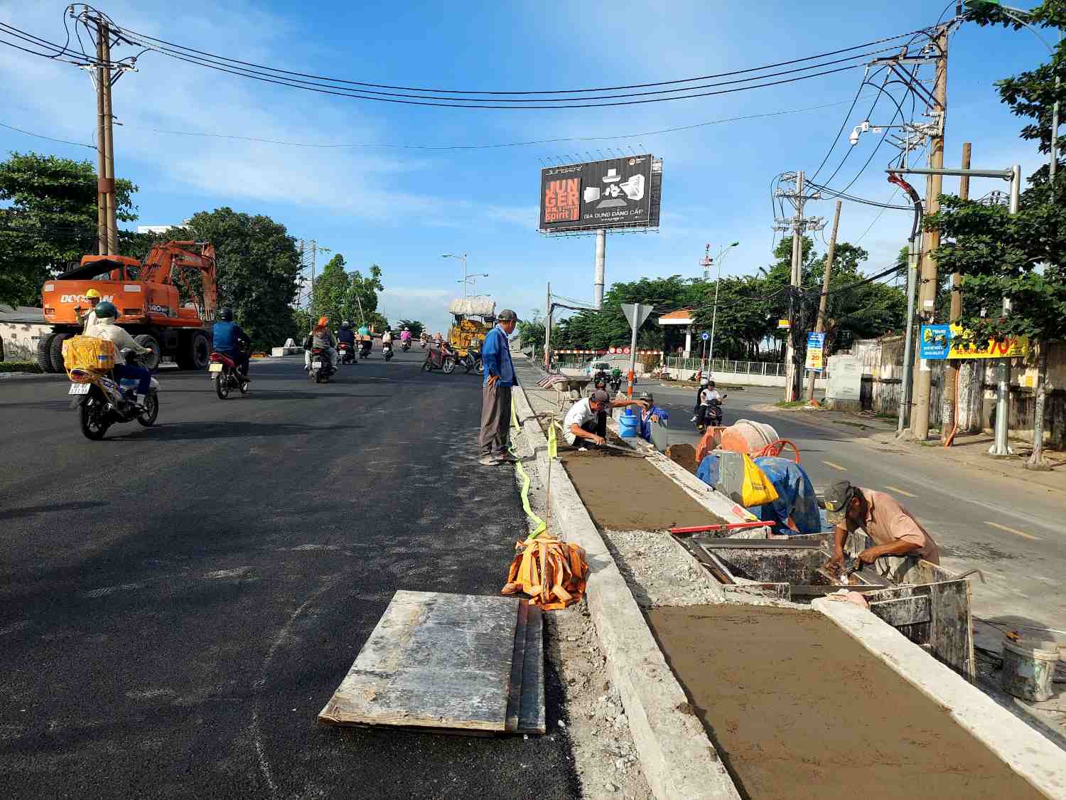 Cong nhan dang hoan thien le bo hanh cau Binh Trieu 1.  Anh: Minh Quan