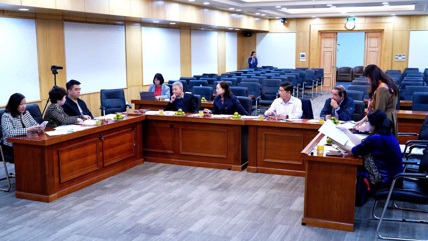 Hoi dong cham chung khao Cuoc thi Tuyen truyen vien tiet kiem dien nam 2025 da hop danh gia, lua chon 22 tac pham xuat sac de trao giai. Anh: Ban to chuc 