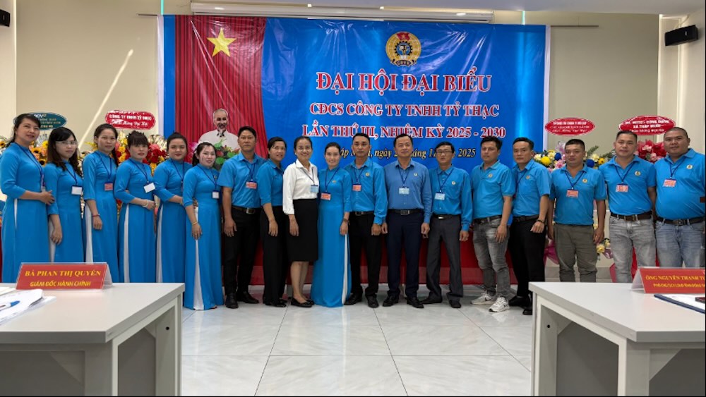Ban Chap hanh CDCS Cong ty TNHH Ty Thac nhiem ky 2025–2030 ra mat Dai hoi. Anh: Luu Hung. 
