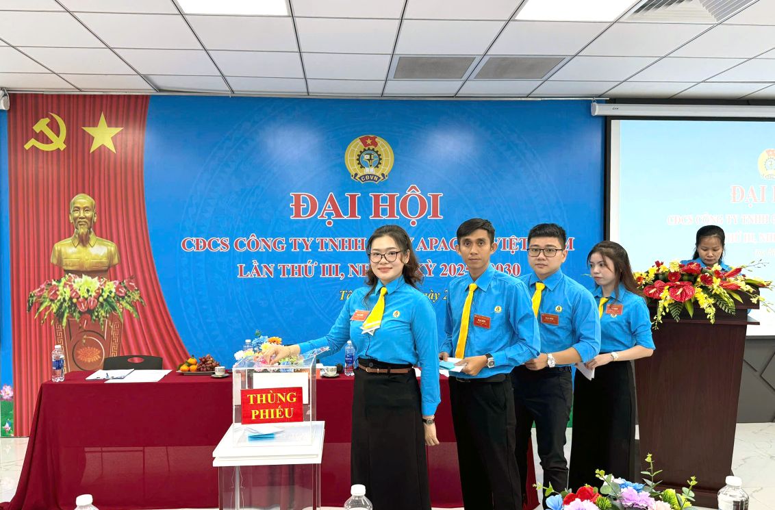 Thuc hien bau cu cong khai tai dai hoi. Anh: Thanh Mai