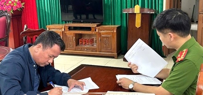 Một nguyên cán bộ địa chính xã ở Ninh Bình bị khởi tố, bắt giam vì nhận hối lộ