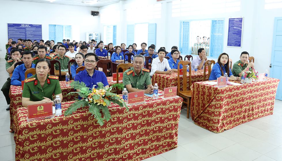 Dai bieu tham du chuong trinh giao duc pham nhan trong do tuoi thanh nien do Cong an tinh va Tinh doan phoi hop to chuc. Anh: Vu Tien