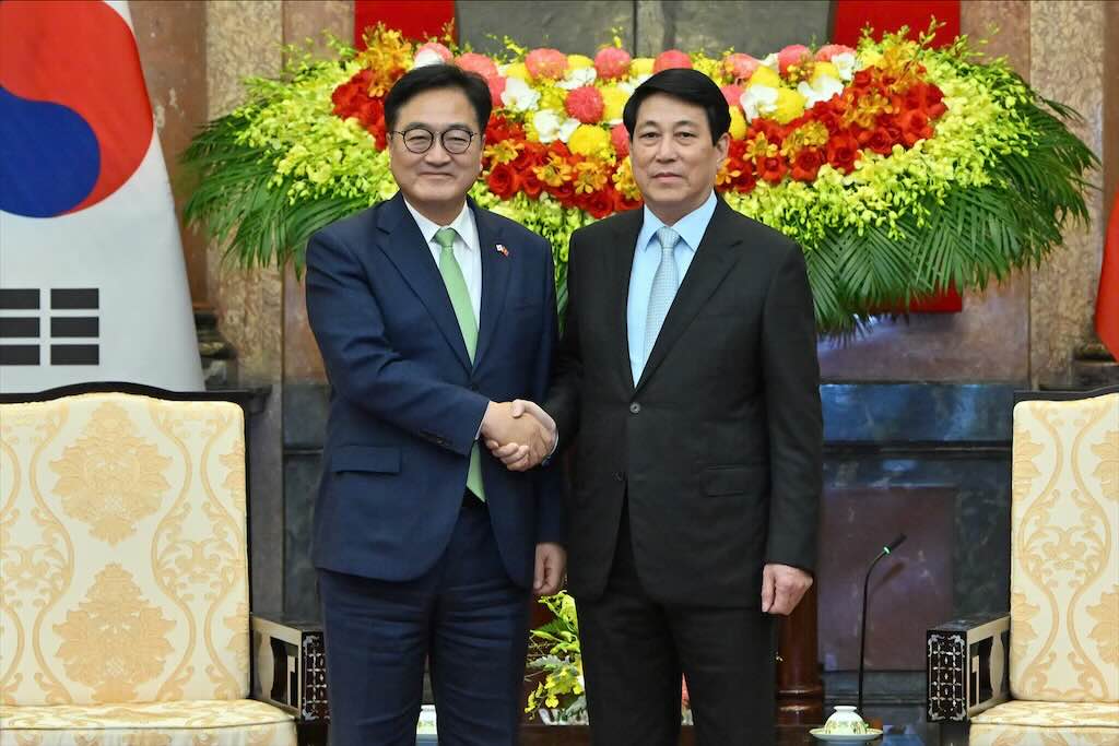 Politburo member and President Luong Cuong received President of the National Assembly of Korea Woo Won Shik. Photo: Hai Nguyen
