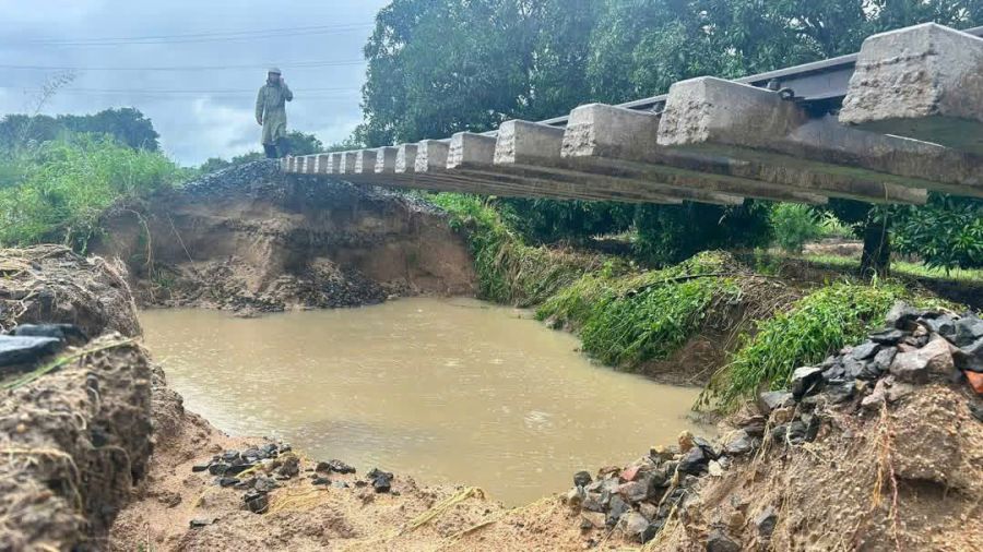 南北鉄道はカインホア省の区間で激しく浸食されている。写真：ハ・シー