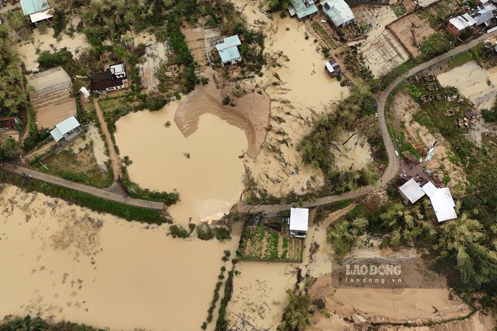 The Central provinces suffered heavy damage due to floods. Photo: Hoai Phuong