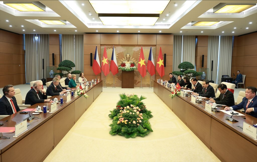 Politburo member and National Assembly Chairman Tran Thanh Man holds talks with Chairman of the Czech National Assembly Milos Vystrcil. Photo: Hai Nguyen