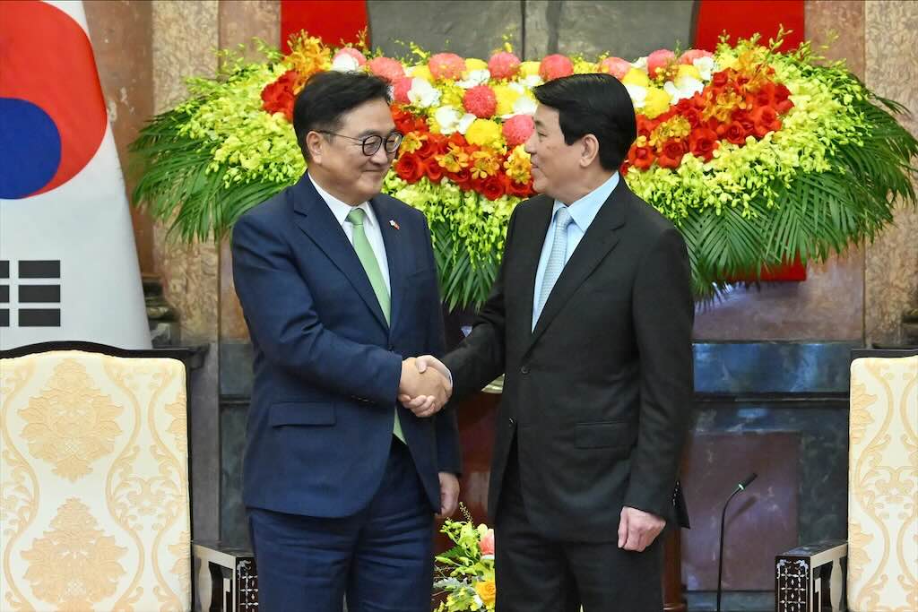 Politburo member and President Luong Cuong met with Speaker of the National Assembly of Korea Woo Won Shik. Photo: Hai Nguyen