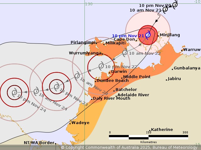 Du bao duong di va cuong do cua bao cuong phong Fina dang huong thang vao Lanh tho Bac Uc, Australia voi suc gio manh du doi. Anh: BOM