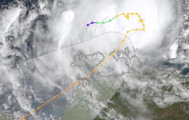 Duong di lat leo cua bao Fina dang uy hiep dat lien khu vuc phia Bac Australia. Anh: JWTC