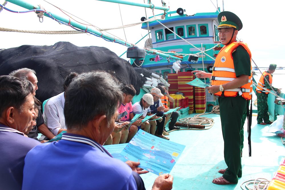 Hoat dong tuyen truyen chong khai thac IUU duoc trien khai quyet liet va dong bo. Anh: Luc Tung.