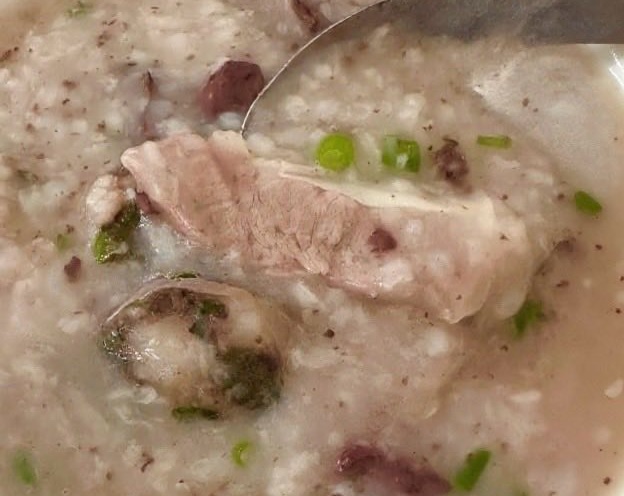 Some people should not eat porridge, even though they really like it. Photo: Kieu Vu
