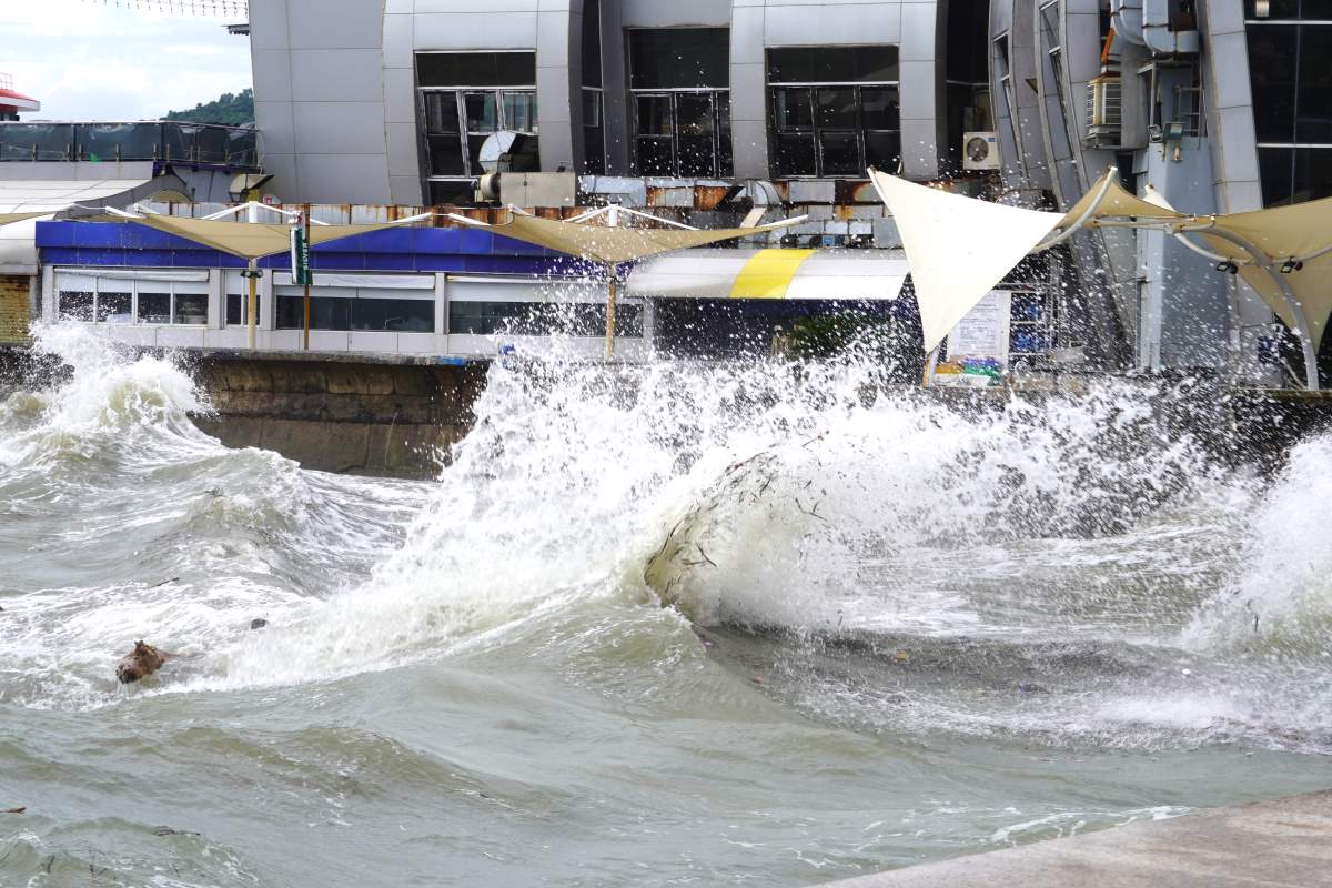 Storm forecast for late November: The East Sea may welcome storm No. 15, heavy rain repeating. Photo: Thanh An