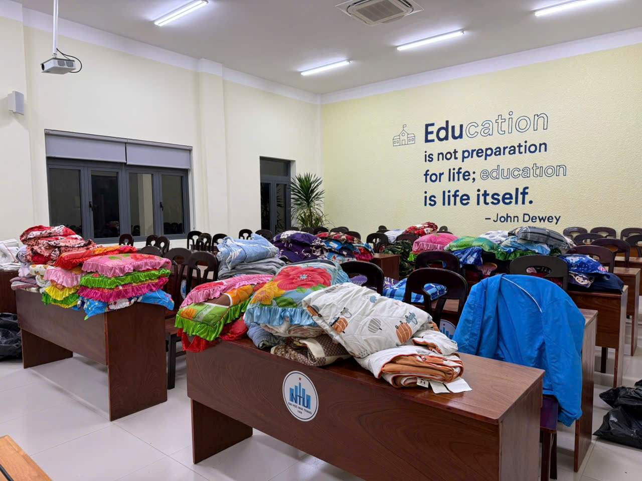 Nha Trang University arranges free accommodation for people in flooded areas. Photo: Trong Dao