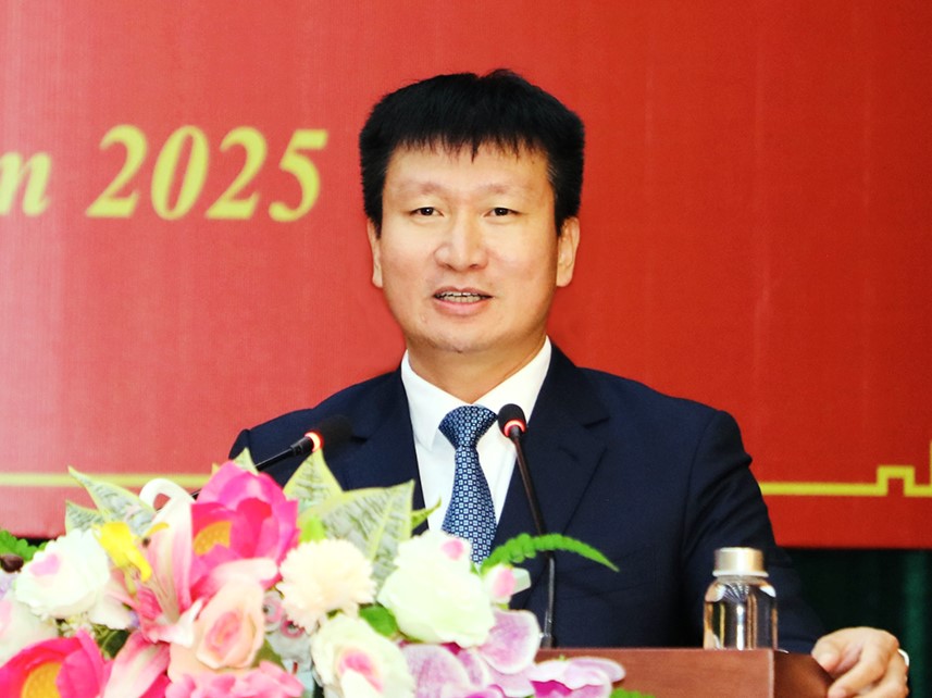 Ong Tran Huy Tuan - Chu tich UBND tinh Ninh Binh phat bieu tai le cong bo cac quyet dinh. Anh: Dieu Anh