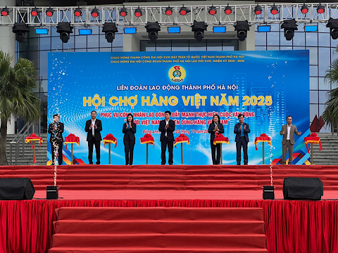 Nghi le cat bang khai mac Hoi cho. Anh: Kieu Vu