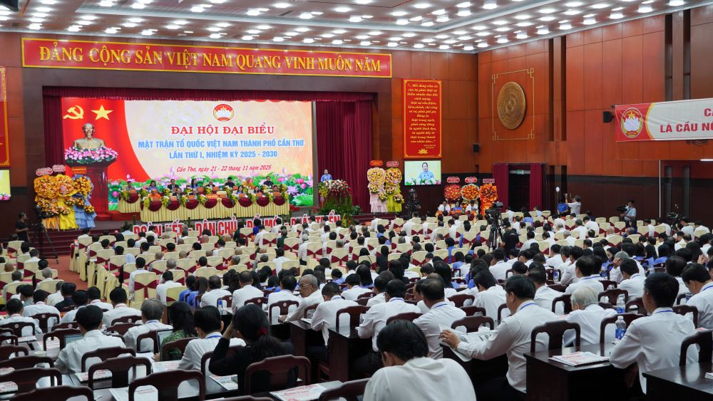 Dai hoi Dai bieu Mat tran To quoc Viet Nam TP Can Tho co 350 dai bieu chinh thuc dai dien cho cac tang lop nhan dan, cac dan toc, cac ton giao, nguoi Can Tho tham du. Anh: Phuong Anh