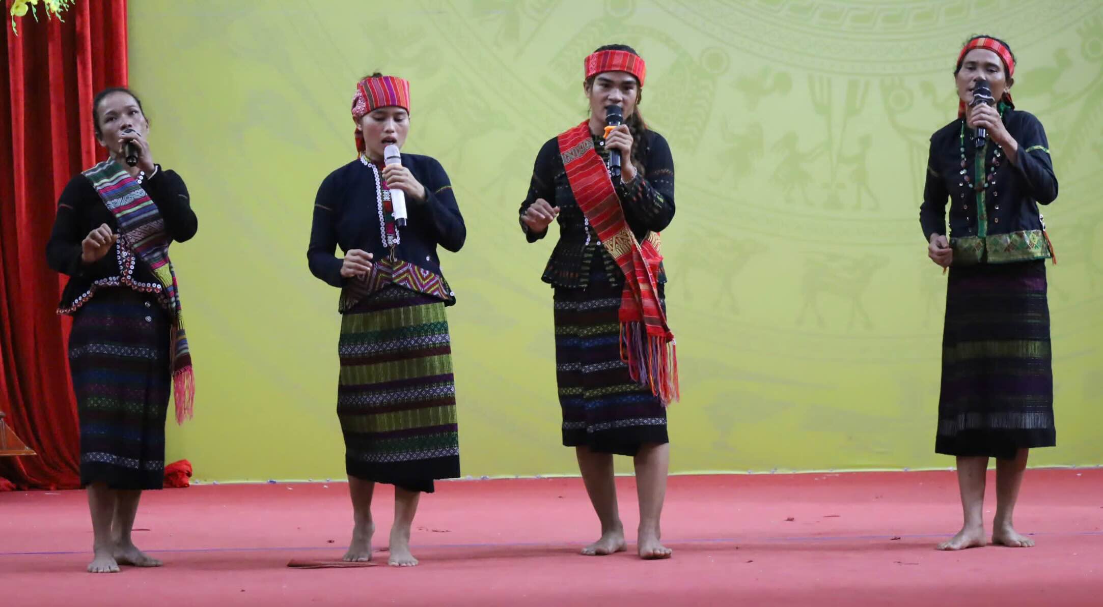 Nhung bai hat mang net ban sac cua dan toc Chut. Anh: Xuan Thao