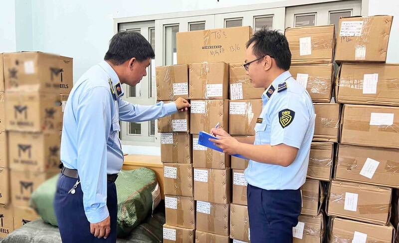 Ho Chi Minh City steps up market control during the 2026 Lunar New Year.