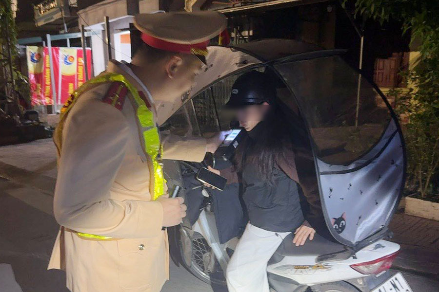 CSGT công an 30/34 tỉnh thành đồng loạt kiểm tra nồng độ cồn trong cùng một khung giờ. Ảnh: Cục CSGT