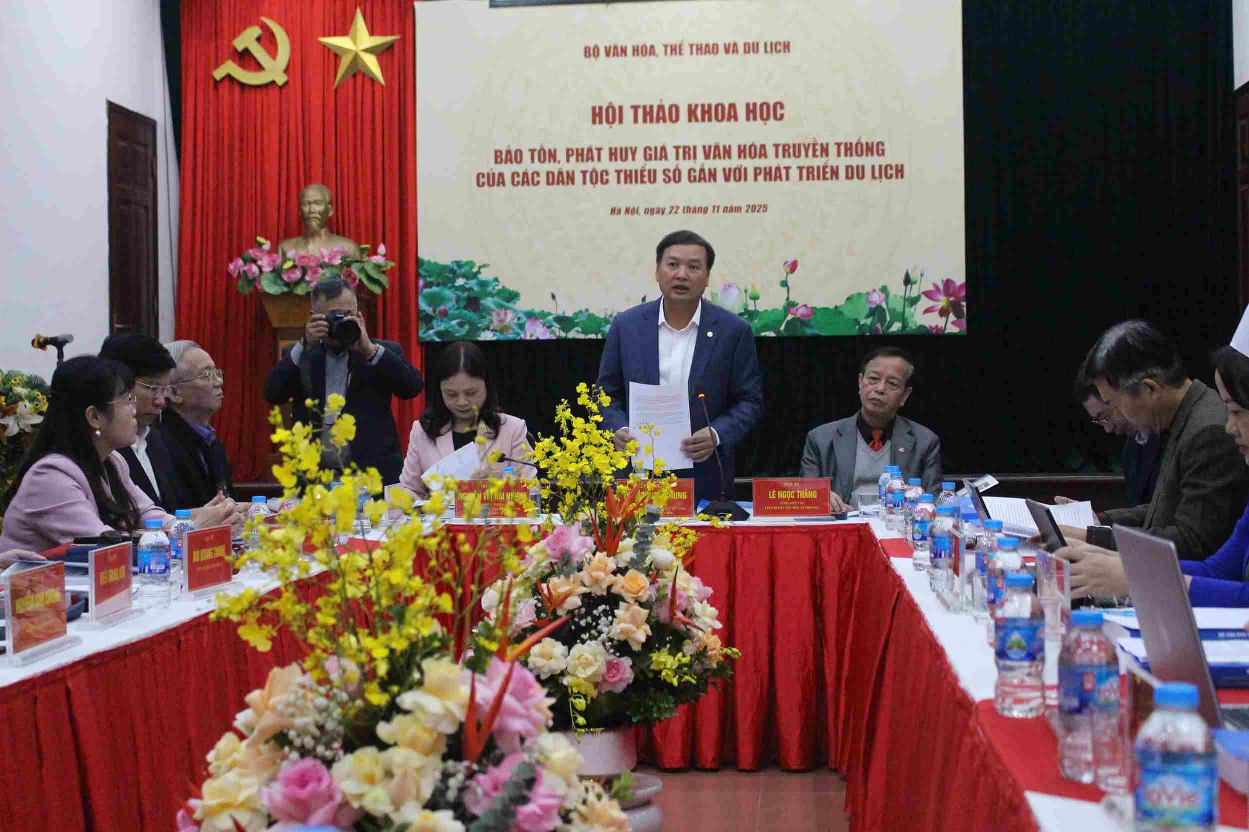 Ong Trinh Ngoc Chung - Cuc truong Cuc Van hoa cac dan toc Viet Nam phat bieu tao hoi thao. Anh: Le Tuyen