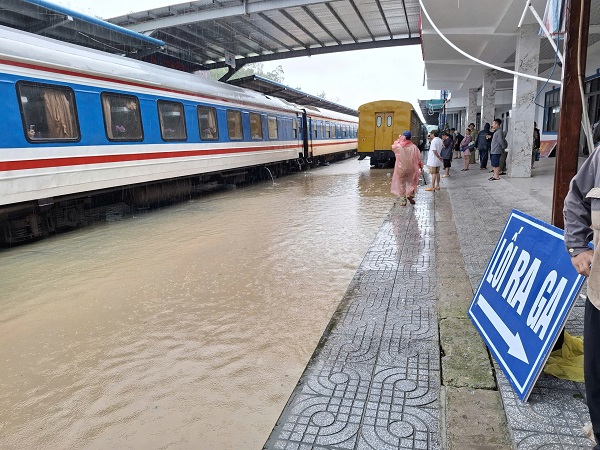 Many railway trains had to stop passing through the Central region. Photo: Railway Corporation