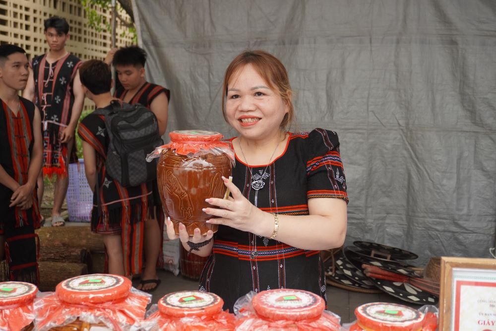 Da Nang bung no trai nghiem van hoa doc dao cua dong bao Co Tu – Xo Dang. Anh: Tran Thi