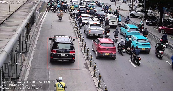 Propiedad de un coche con matricula de Ciudad Ho Chi Minh multada en Hanoi. Foto: Departamento de Policia de Trafico