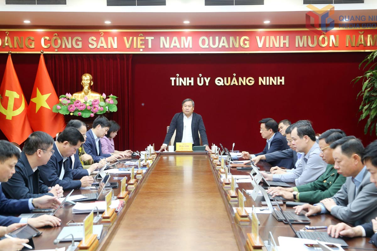 The Standing Committee of the Provincial Party Committee met to direct the immediate implementation of support work in the spirit of supporting Lam Dong province as quickly and effectively as possible. Photo: Quang Ninh Portal
