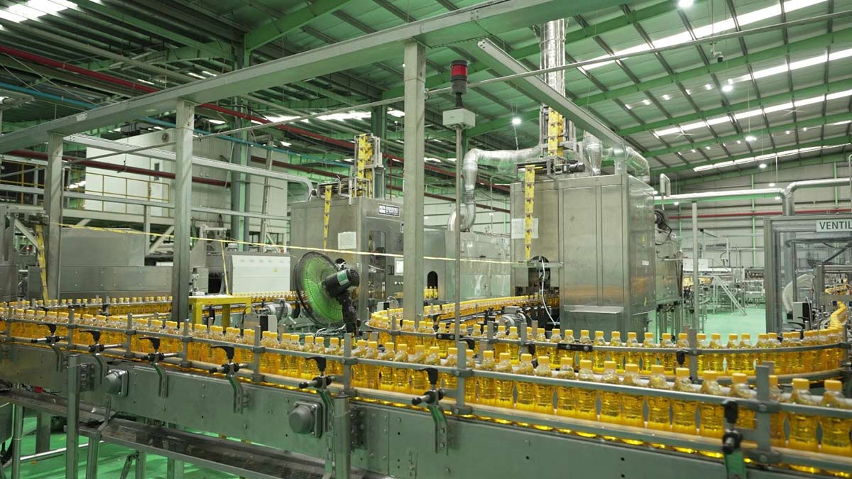 Cong nghe Aseptic giup Number 1 thuc hien san xuat xanh triet de tu cach day gan 2 thap ky. Moi chai Number 1 khong chi tiep nang luong, ben dam me, ma con gop phan vao hanh trinh Net Zero 2050 cua Viet Nam. Anh: Tan Hiep Phat 