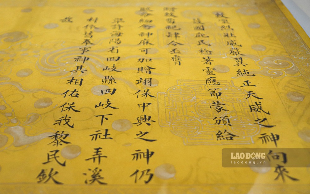 Sac phong trieu Nguyen do ong Hoang Viet Trung (Hue) tang hoi thang 6.2023.