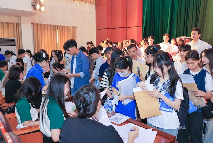 Sinh vien nhap hoc Truong Dai hoc Su pham Ha Noi 2 nam 2025. Anh: HPU2