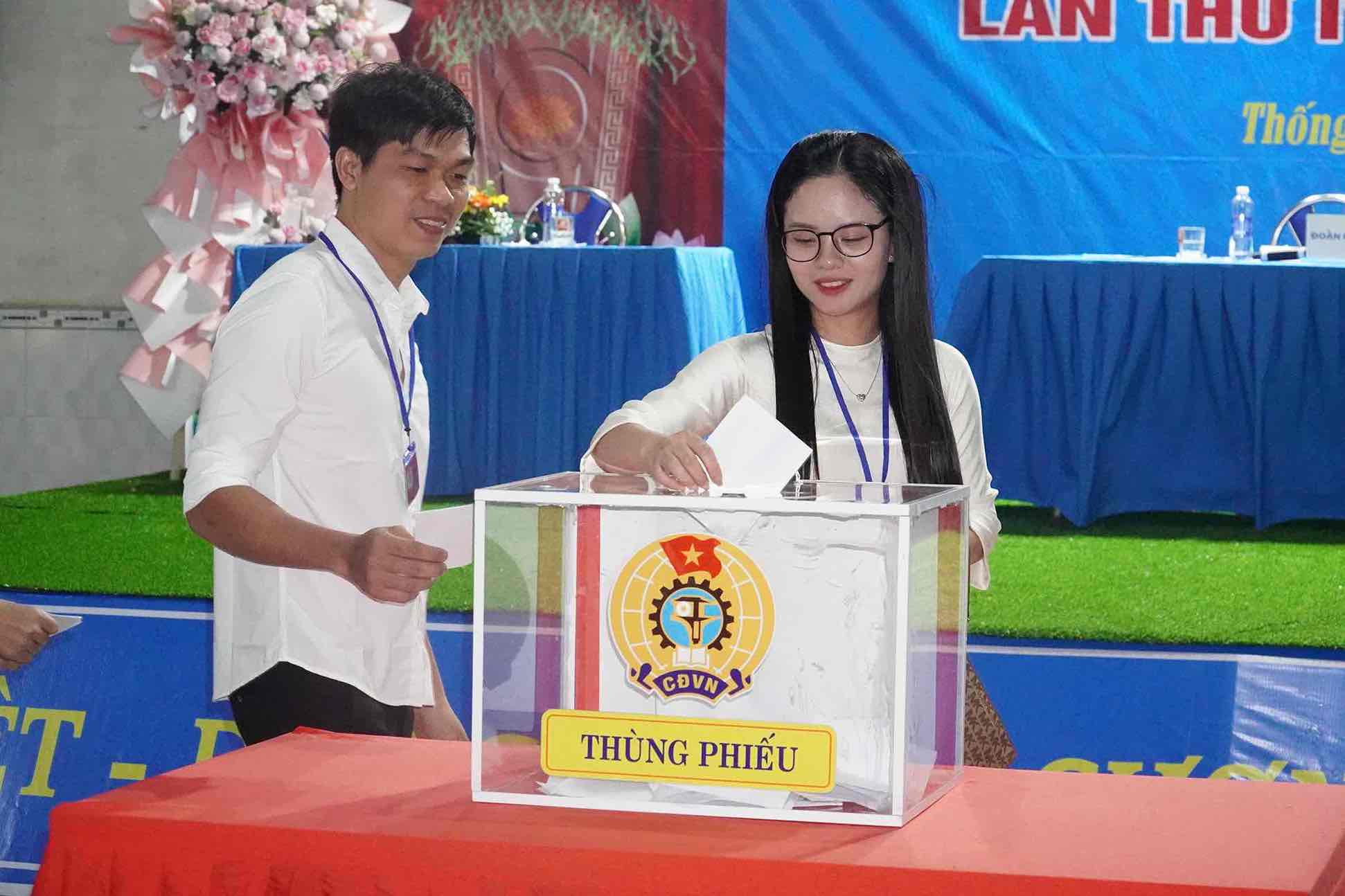 Dai bieu bo phieu bau Ban chap hanh Cong doan co so Cong ty Co phan Dong Phu Cuong lan thu IV, nhiem ky 2025 - 2030. Anh: HAC