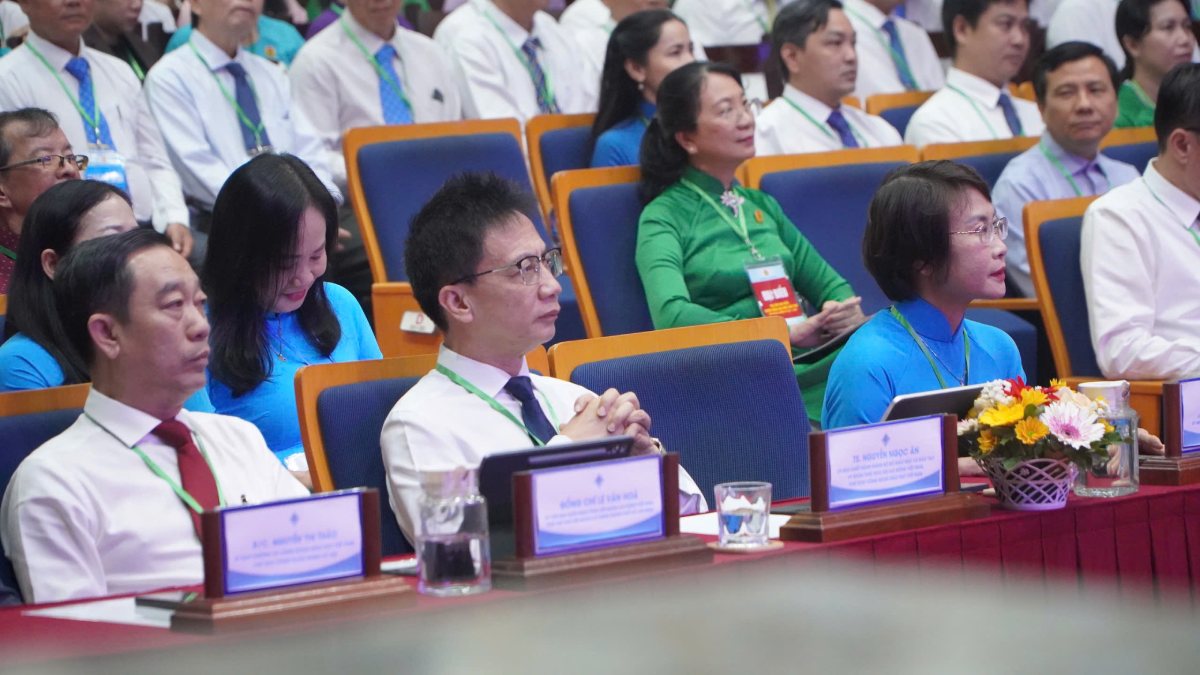 Quang canh Dai hoi. Anh: Ta Quang