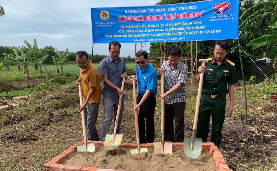 Le khoi cong xay dung nha Mai am Cong doan tai ho ba Duong Thi Sau (dat o ap Lung Kha Na, xa Kien Luong, tinh An Giang). Anh: Cam Tu