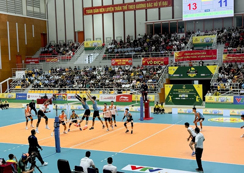 Dong Anh Stadium (Hanoi) was the venue for the first phase of the 2025 National Volleyball Championship. Photo: Hoai Viet